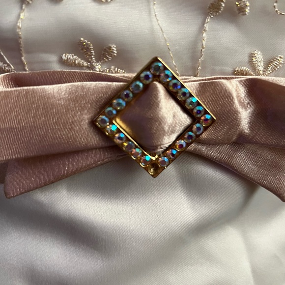 Elegant White Strapless Dress with Embroidered Bodice - Picture 4 of 6